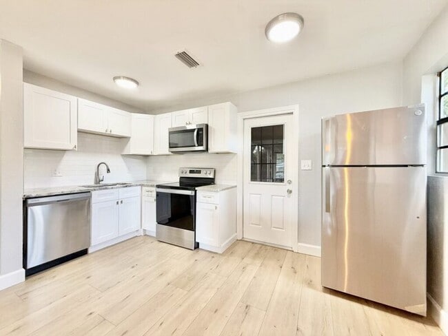 Building Photo - 5131 13th Ave N