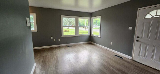 Foto del edificio - 1875 S Belmont Ave