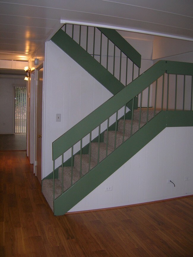Building Photo - 308 Valley Rd Extension