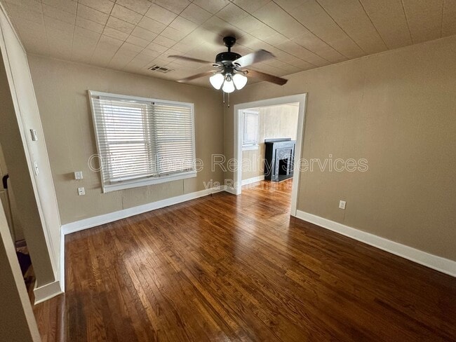 Building Photo - 1715 N Villa Ave