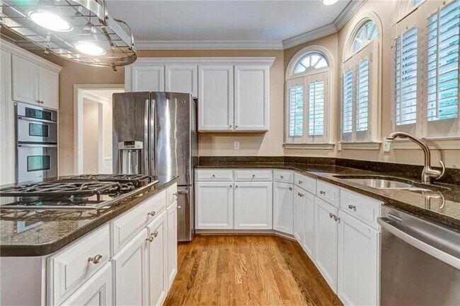 Building Photo - 510 Jacaranda Ct