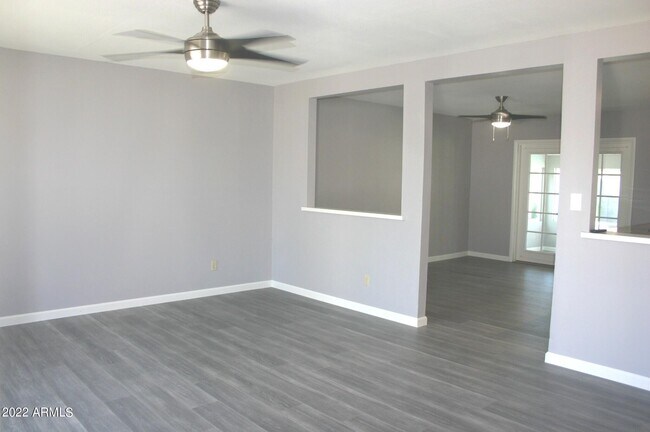 Foto del edificio - 8750 E Plaza Ave