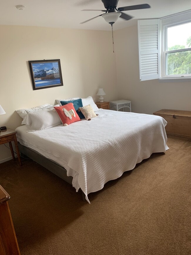 Master bedroom with walk in closet - 2511 Saint Charles Ave