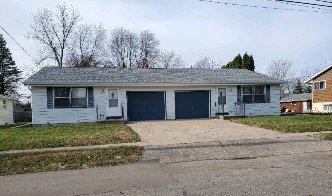 2009 Mitchell St Unit 2009 Mitchell St, Oshkosh, WI 54901 Condo for