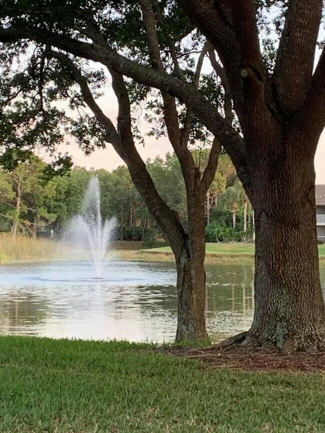 Foto del edificio - 418 Laurel Lake Dr