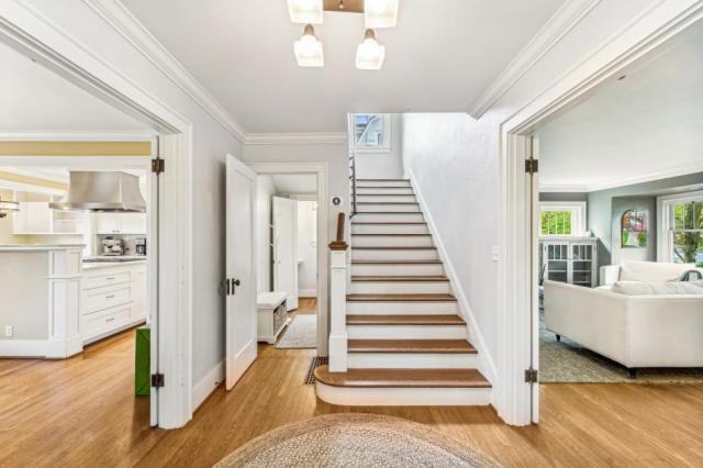Foto del edificio - 4 bedroom in Seattle WA 98112