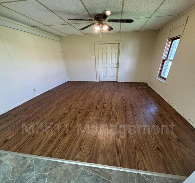 Foto del edificio - 5628 Logan Ave