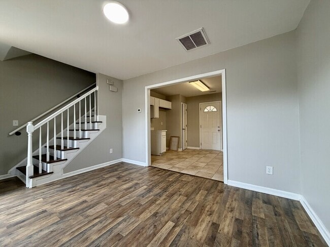 Building Photo - 3746 Glenwood Dr