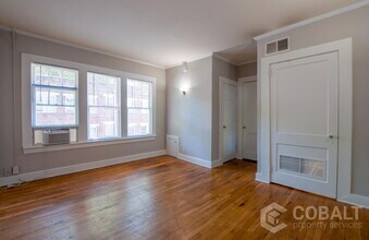 Building Photo - 678 Somerset Terrace NE
