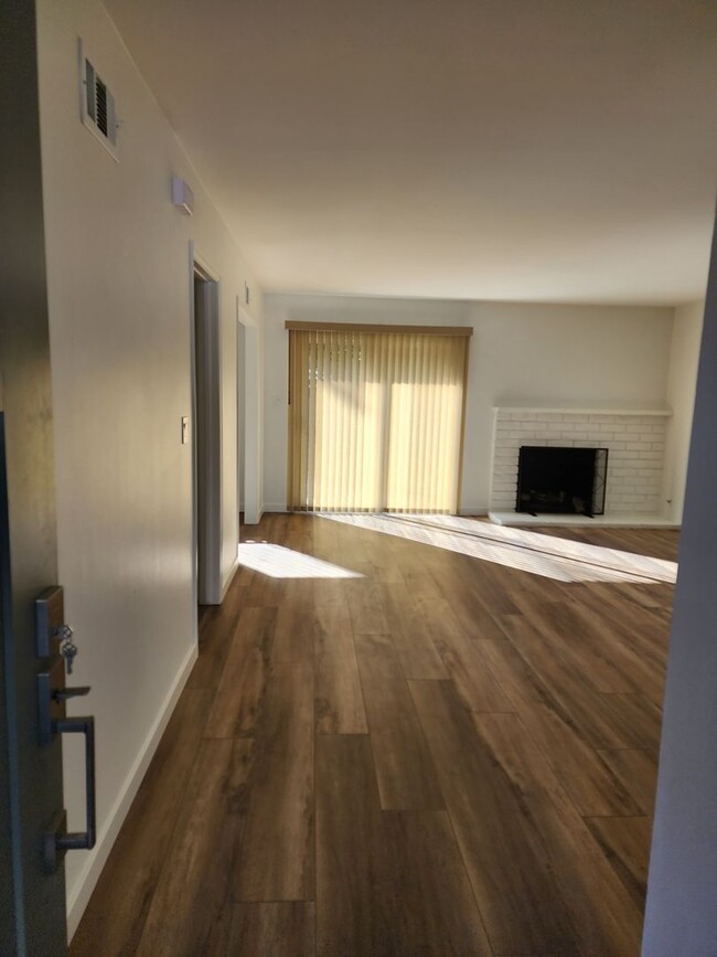 Building Photo - 3 Bed, 2 Bath Single Story Home - 8042 Tay...