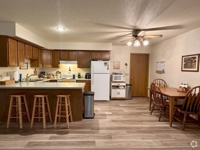 Building Photo - 1411 Devney Dr