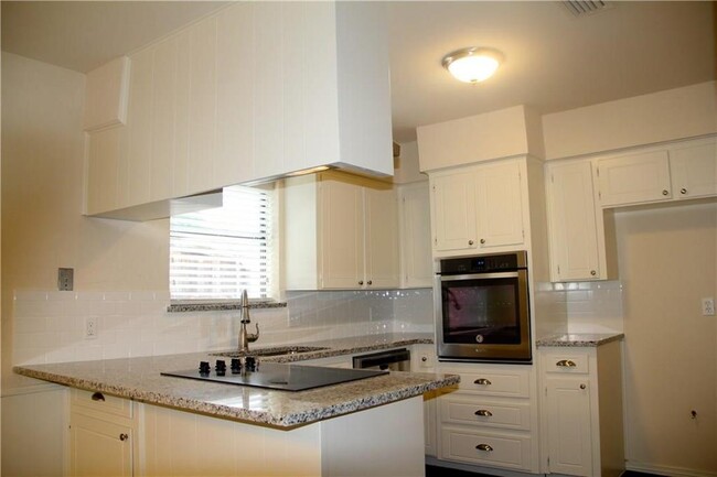 Building Photo - 312 Cannon Dr