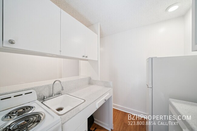 Foto del edificio - 7545 Hampton Ave