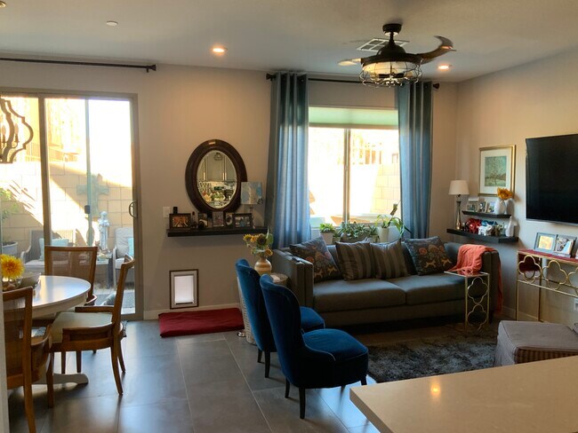 Foto del edificio - 6136 Juniper Grove St