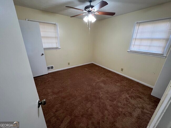 Building Photo - 828 Sheppard Way