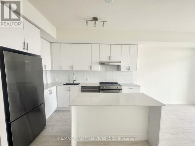 Building Photo - 8960 Jane St