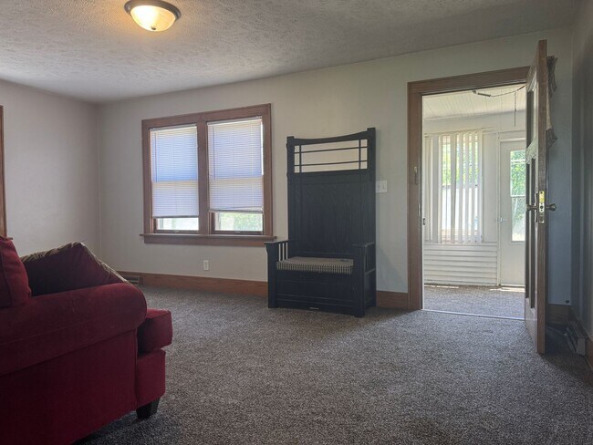 Building Photo - Spacious 4-Bedroom Rental with 2-Car Garage and Optional Shop