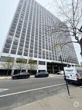 Building Photo - 4343 N Clarendon Ave