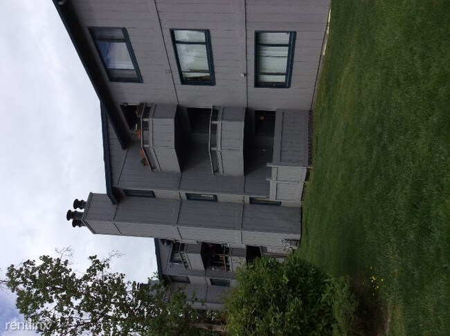 Building Photo - 1611 Eastridge Dr