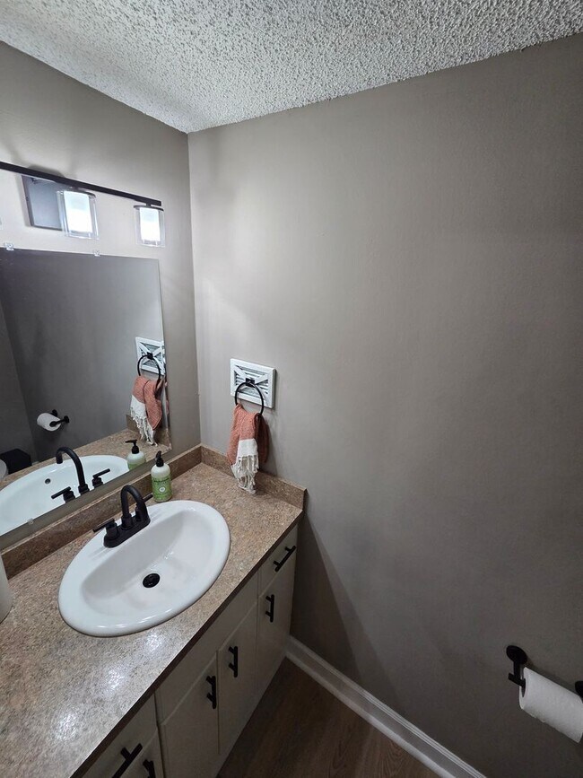 Foto del edificio - 7652 Wedgewood Ct