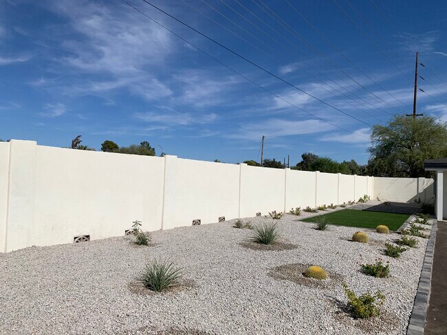 Foto del edificio - 906 E Roma Ave