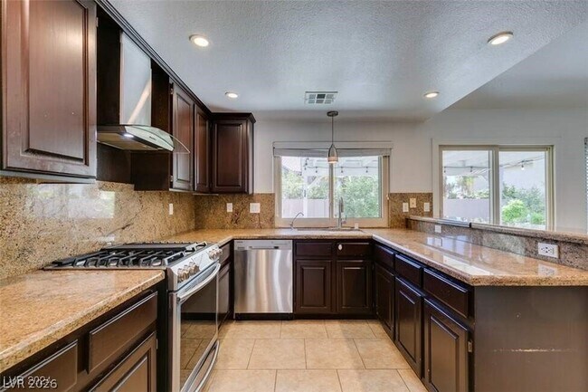Foto del edificio - 240 Honeywood St