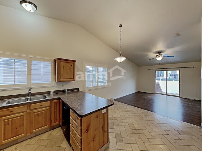 Foto del edificio - 712 N Stonne Lane