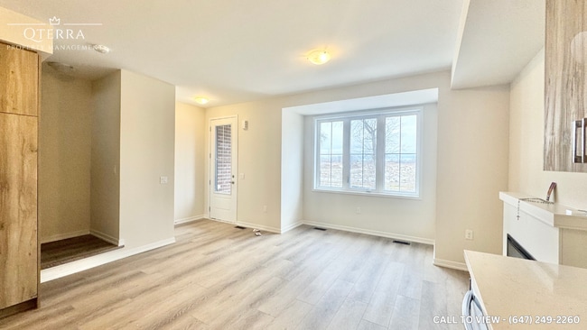 Building Photo - 43 Kingbird Cmn