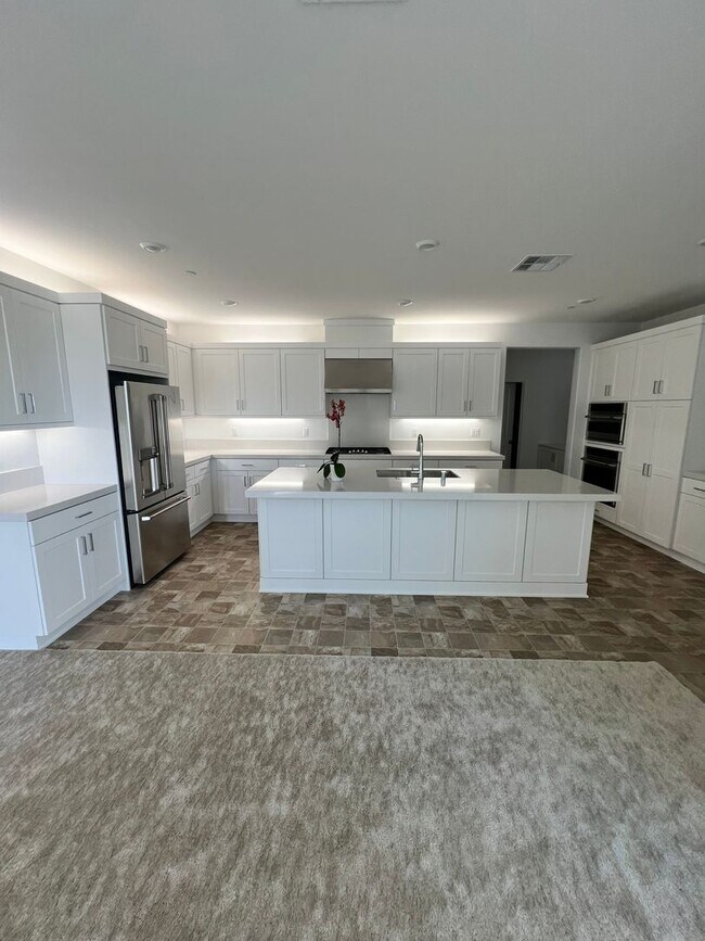 Building Photo - Camarillo - Newer 4 bedroom, 3.5 home