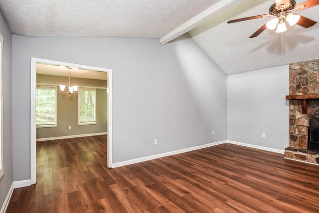 Building Photo - 6513 Mitchell Ln SW