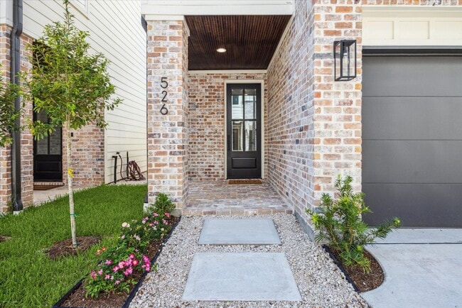 Foto del edificio - 526 Janisch Rd