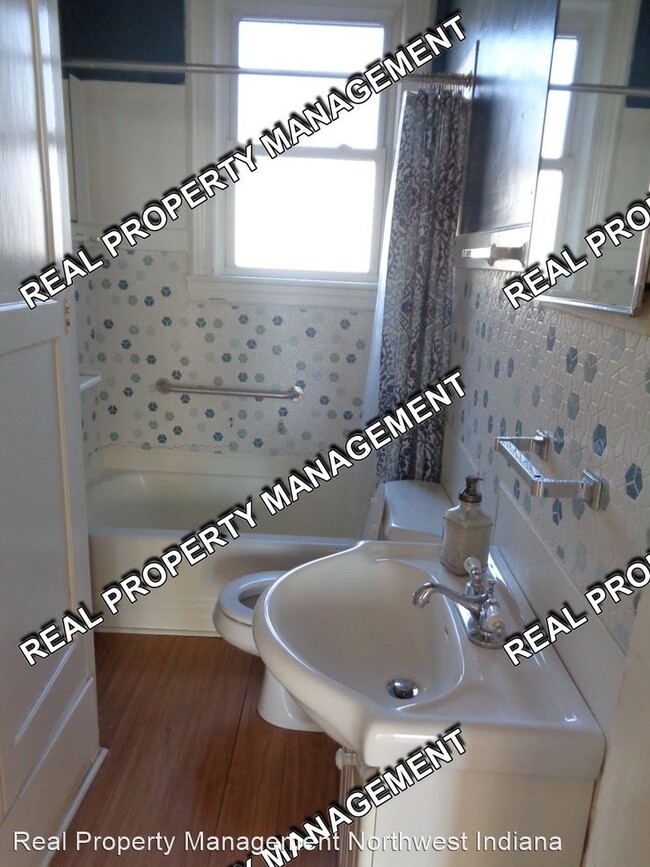 Building Photo - 1 br, 1 bath House - 139 Center Street #2