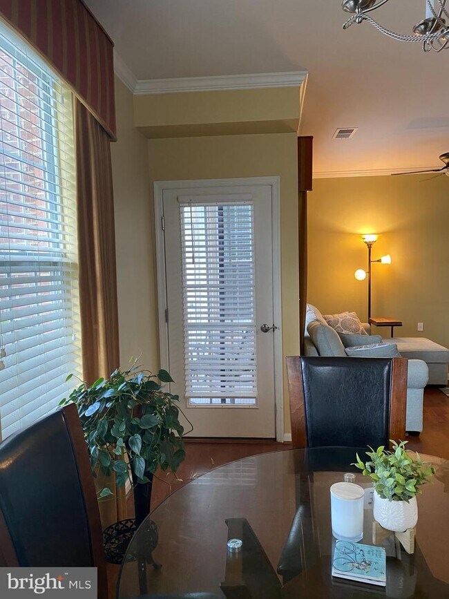 Foto del edificio - 21228 McFadden Square