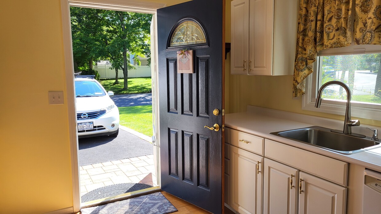 Entrance - 141 Sycamore Cir