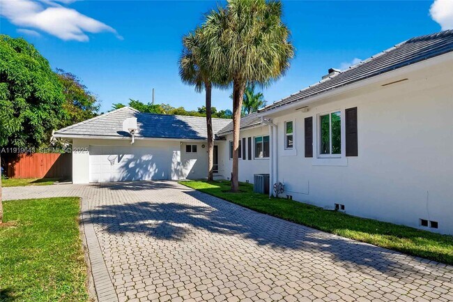 Foto del edificio - 6731 SW 138th St