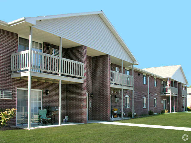 Community - Deerbrook / Deerfield Apartments