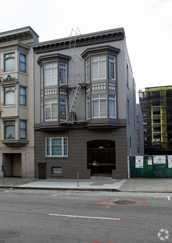 Foto principal - 1753 Washington St