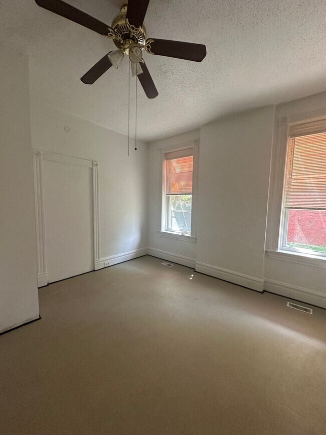 Foto del edificio - Amazing 2 Bedroom 1 Bathroom Home