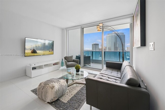 Building Photo - 200 Biscayne Blvd Way