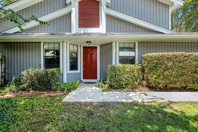Building Photo - Cottage Home Off The Parkway