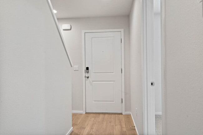 Building Photo - Sparkling clean newer 4-bdrm/3.5-bath townhome near Forest Park. 2-car garage, $500 move-in special