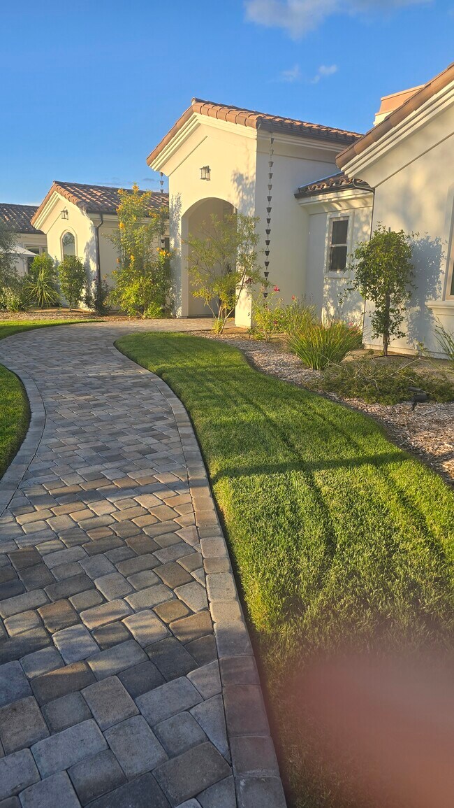 Building Photo - 5748 Lake Vista Dr