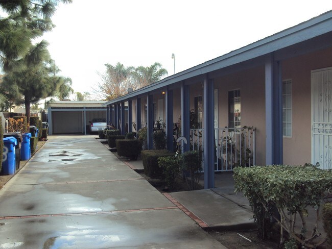 Building Photo - Calaveras FourPlex
