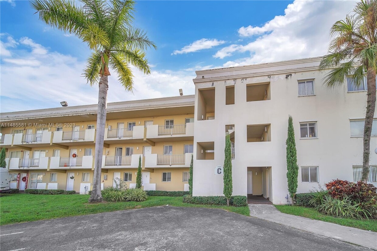 Primary Photo - 7737 SW 88th St