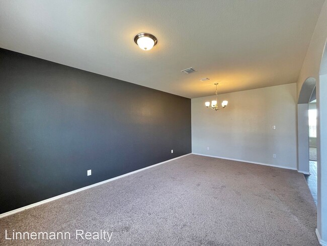 Building Photo - 5 br, 3 bath House - 1002 Hobby Road