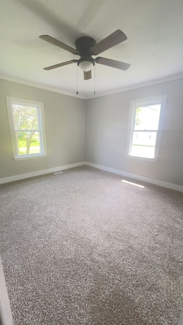 Foto del edificio - Fully Renovated Spacious 3 Bedroom 1.5 Bat...