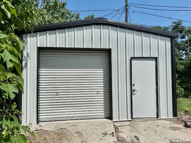 Foto del edificio - 4818 Hamlett Dr