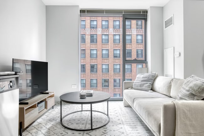 Building Photo - 209 N Wells St