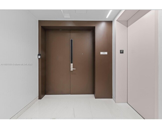 Building Photo - 300 Biscayne Blvd Way
