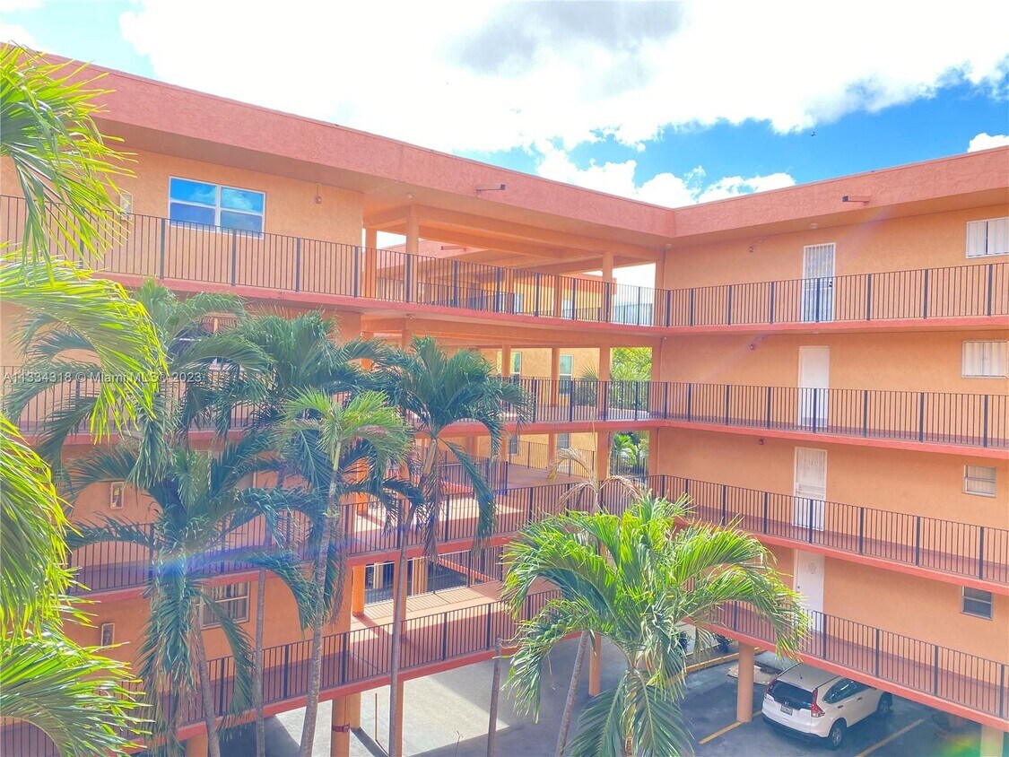 1990 W 56th St Unit 1328, Hialeah, FL 33012 Room for Rent in Hialeah